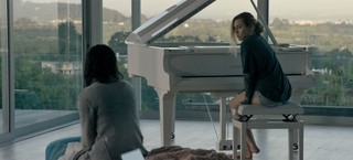 Miley Cyrus feet photo thumbnail