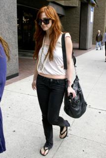 Ashlee Simpson feet photo thumbnail