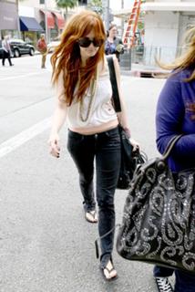Ashlee Simpson feet photo thumbnail
