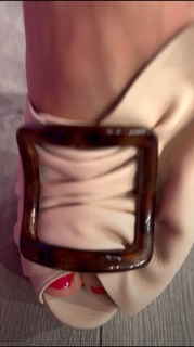 Tania Rincón feet photo thumbnail