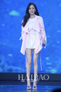Mi Yang feet photo thumbnail