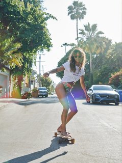 Halle Berry feet photo thumbnail