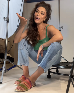 Juliana Paes feet photo thumbnail
