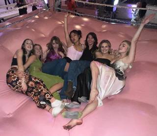 Peyton List feet photo thumbnail