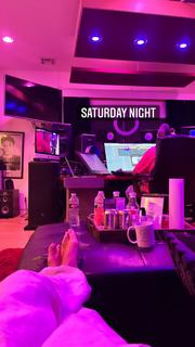 Rita Ora feet photo thumbnail