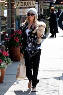 Ashley Tisdale feet photo thumbnail