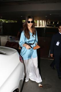 Kriti Sanon feet photo thumbnail