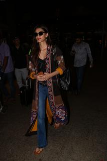 Kriti Sanon feet photo thumbnail