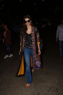 Kriti Sanon feet photo thumbnail