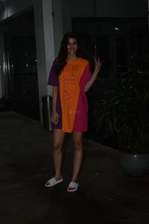 Kriti Sanon feet photo thumbnail