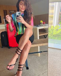 Juliana Paes feet photo thumbnail