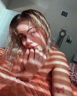 Paige VanZant feet photo thumbnail