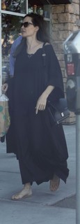Angelina Jolie feet photo thumbnail