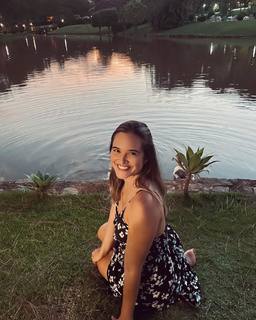 Juliana Paiva feet photo thumbnail
