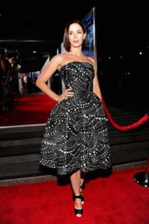 Emily Blunt feet photo thumbnail