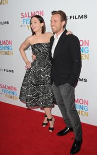 Emily Blunt feet photo thumbnail
