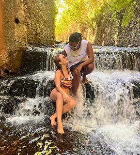 Larissa Manoela feet photo thumbnail