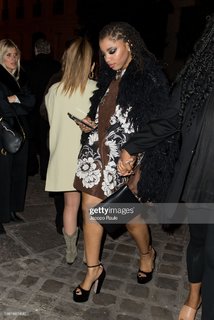 Chloe Bailey feet photo thumbnail