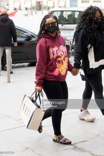 Chloe Bailey feet photo thumbnail