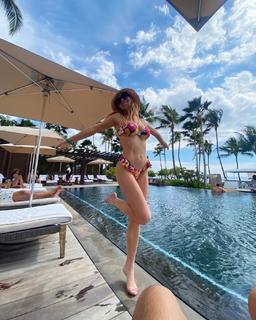 Sydney Sweeney feet photo thumbnail