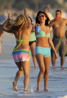 Vanessa Hudgens feet photo thumbnail