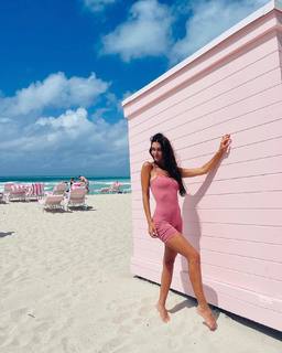 Zaira Nara feet photo thumbnail