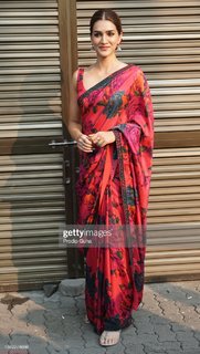 Kriti Sanon feet photo thumbnail