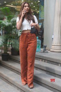 Pooja Hegde feet photo thumbnail