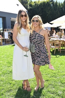 Sarah Michelle Gellar feet photo thumbnail