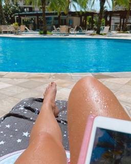 Larissa Manoela feet photo thumbnail