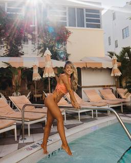 Vale Genta feet photo thumbnail