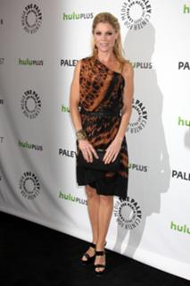 Julie Bowen feet photo thumbnail