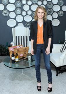 Emma Roberts feet photo thumbnail