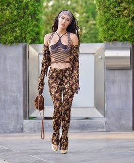 Megan Fox feet photo thumbnail