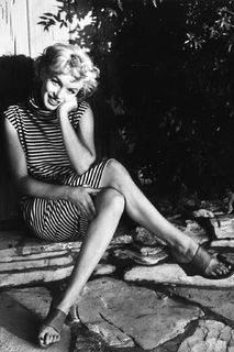 Marilyn Monroe feet photo thumbnail
