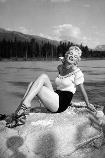 Marilyn Monroe feet photo thumbnail