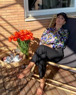 Caterina Balivo feet photo thumbnail