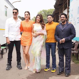 Kriti Sanon feet photo thumbnail