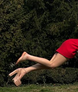 Jenna Ortega feet photo thumbnail