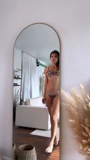 Elisabetta Canalis feet photo thumbnail