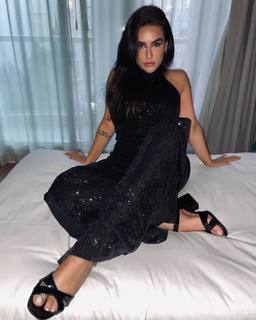 Kéfera Buchmann feet photo thumbnail