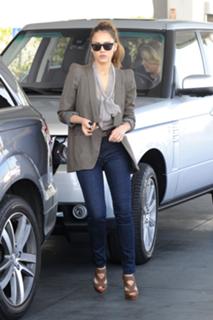 Jessica Alba feet photo thumbnail