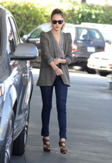 Jessica Alba feet photo thumbnail