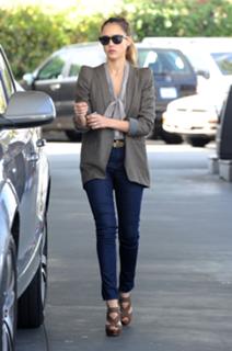 Jessica Alba feet photo thumbnail
