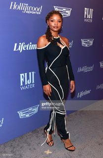 Halle Bailey feet photo thumbnail