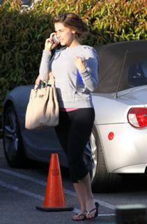 Jessica Lowndes feet photo thumbnail