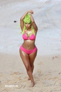 Nicki Minaj feet photo thumbnail