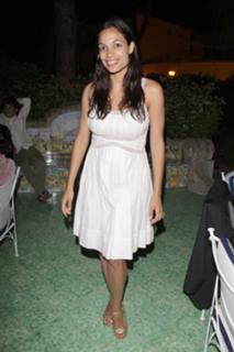 Rosario Dawson feet photo thumbnail