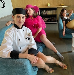 Alison Brie feet photo thumbnail