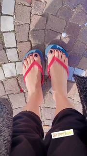 Ilary Blasi feet photo thumbnail